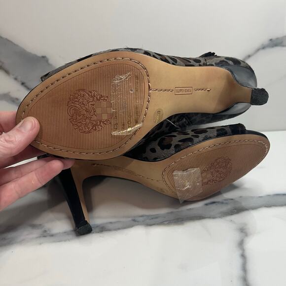 Vince Camuto Women's Gray/Black Leopard Calf Hair Kevia Peep-Toe Booties Sz 9 - Picture 8 of 8